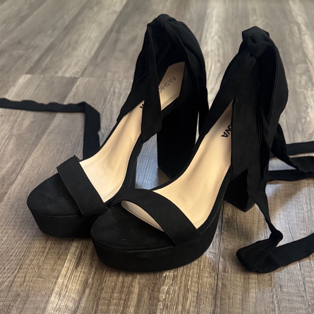 Fashion Nova Black Platform Sandals